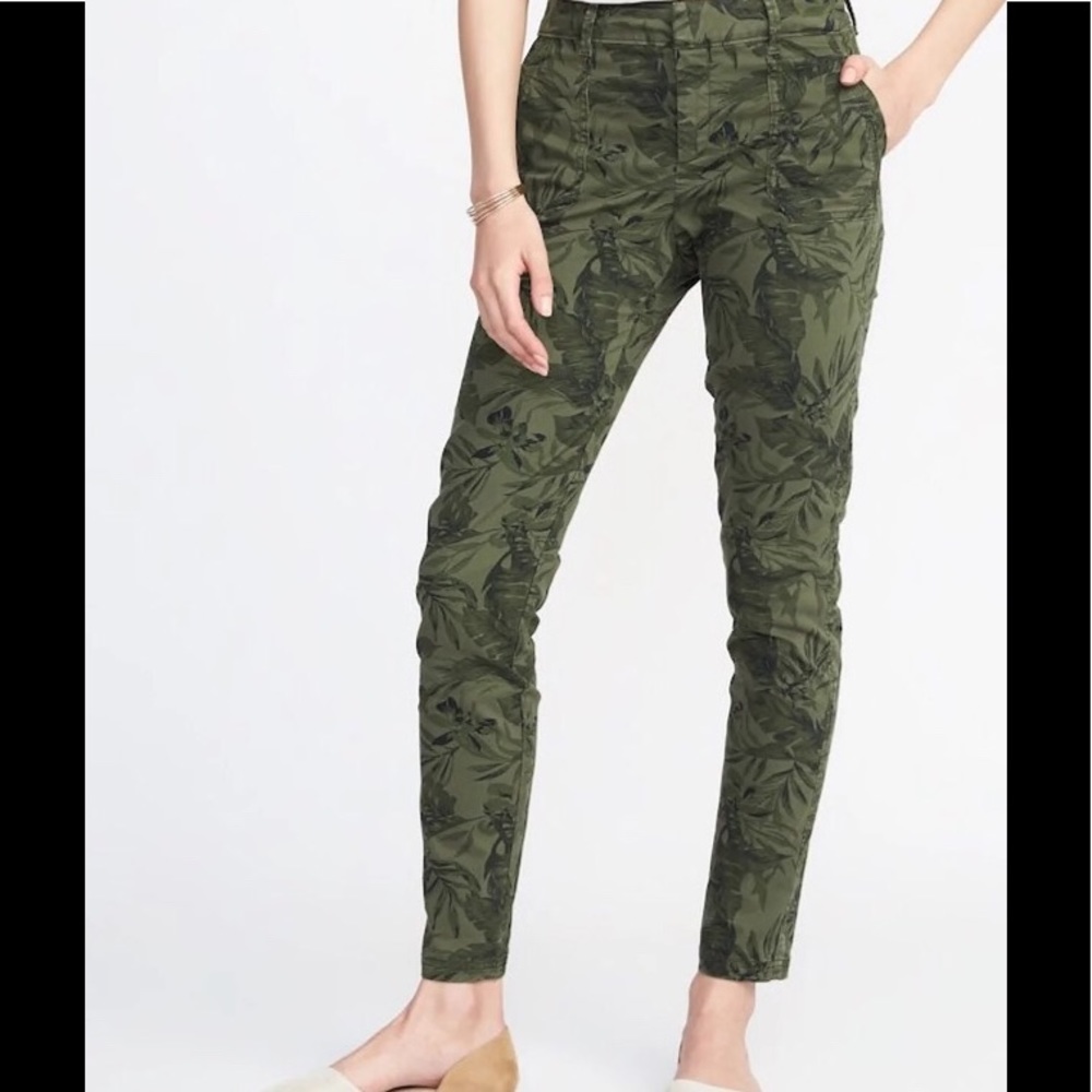 Old Navy Mid Rise Ankle Length Chinos